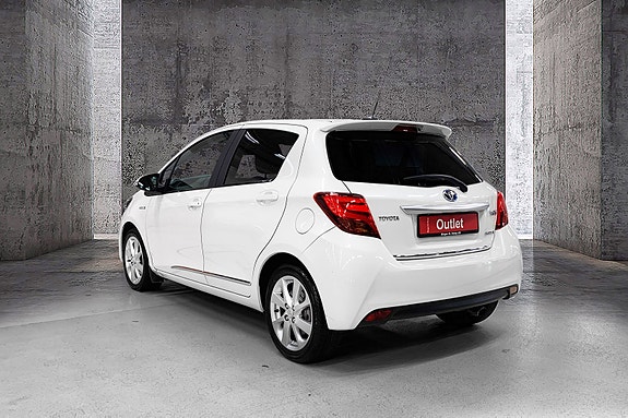 Toyota Yaris 5 of 5
