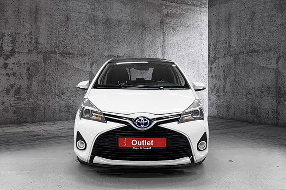 Toyota Yaris 3 of 5
