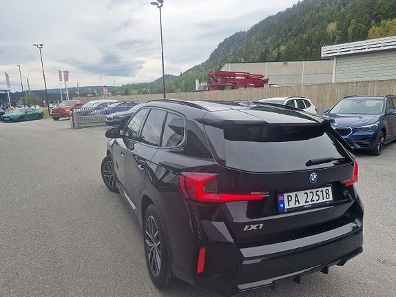BMW iX1 3 of 5