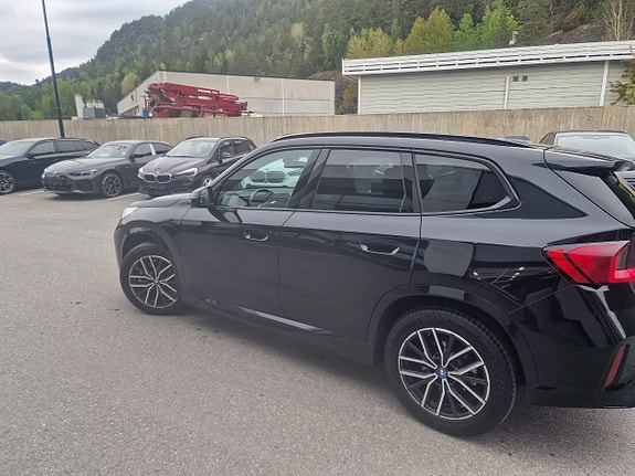 BMW iX1 2 of 5