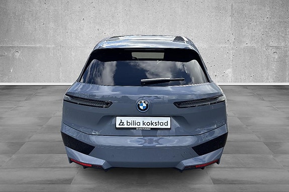 BMW iX 4 of 5