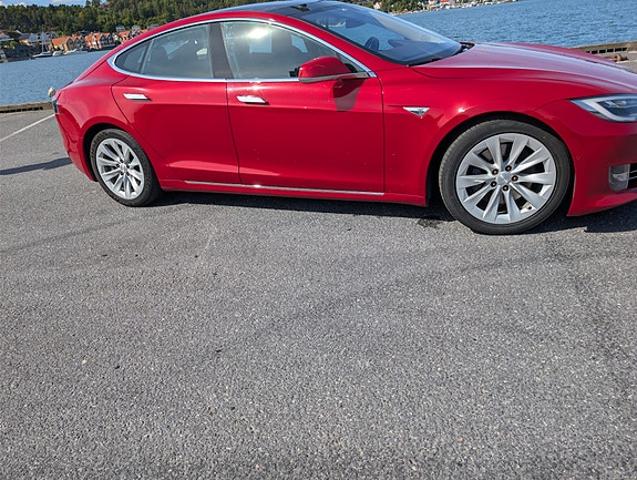 Tesla Model S 4 of 12