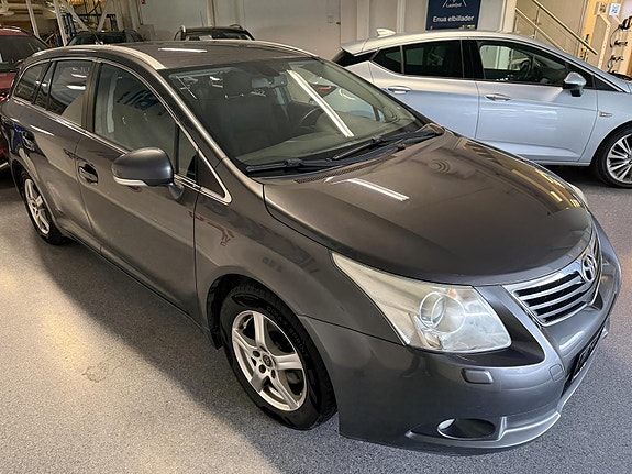 Toyota Avensis 3 of 5