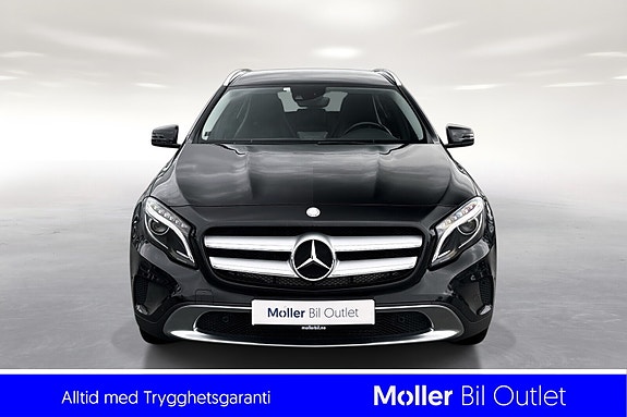 Mercedes-Benz GLA200 d 2 of 5