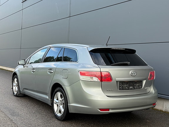 Toyota Avensis 5 of 5