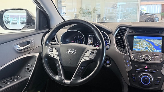 Hyundai Santa Fe 16 of 30