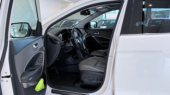 Hyundai Santa Fe 9 of 30