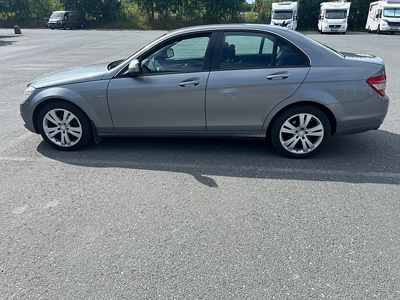 Mercedes-Benz C200 d 2 of 25