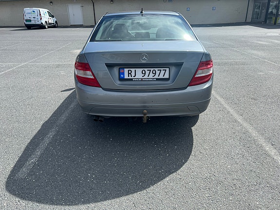 Mercedes-Benz C200 d 4 of 25