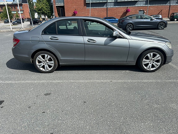 Mercedes-Benz C200 d 3 of 25