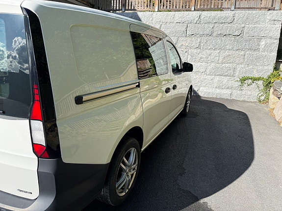 Volkswagen Caddy Maxi 3 of 5