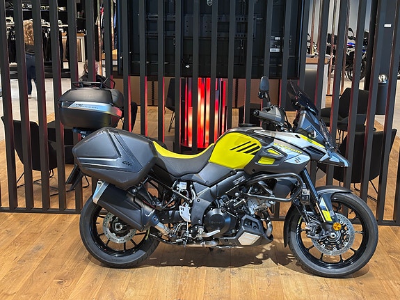 Suzuki DL 1000 V-Strom 2 of 8