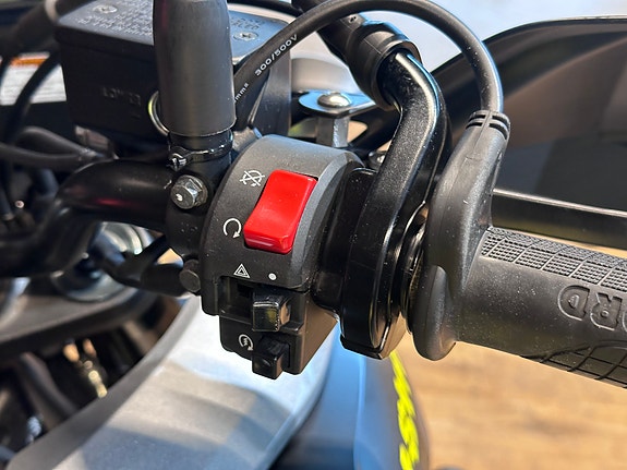 Suzuki DL 1000 V-Strom 8 of 8