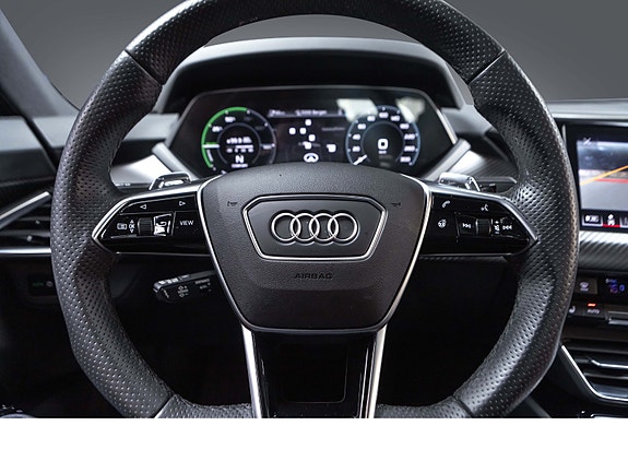 Audi e-tron GT 17 of 30