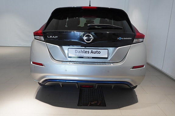 Nissan Leaf 4 of 5