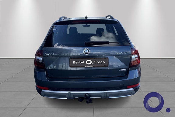 Skoda Octavia Scout 4 of 5