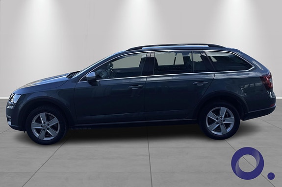 Skoda Octavia Scout 2 of 5