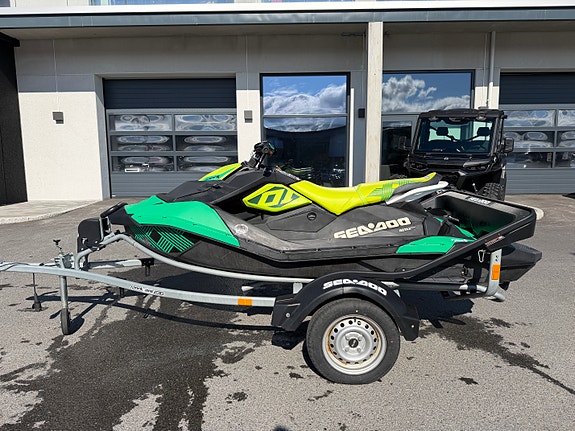 BRP SEA-DOO SPARK TRIXX 3UP 2 of 7