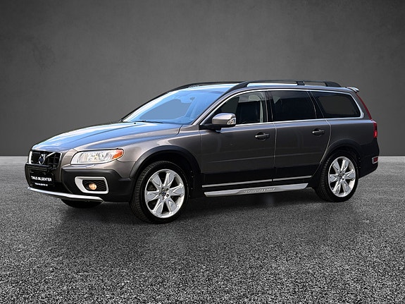 Volvo XC70 2 of 5