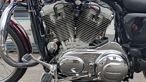 Harley-Davidson XL 883C Custom 6 of 8