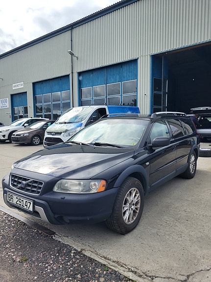 Volvo XC70 3 of 5