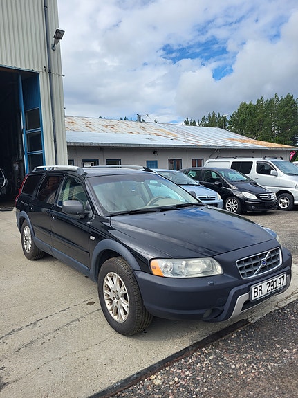 Volvo XC70 2 of 5