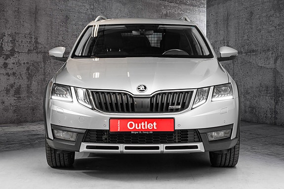 Skoda Octavia 2 of 5