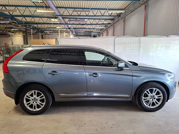 Volvo XC60 8 of 28