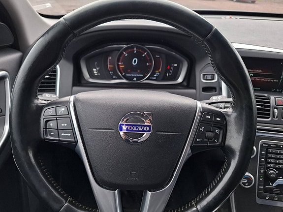 Volvo XC60 12 of 28