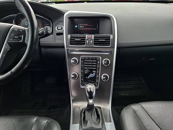 Volvo XC60 14 of 28