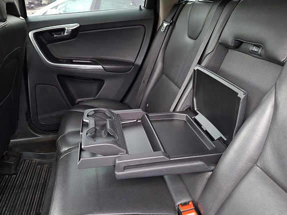 Volvo XC60 25 of 28