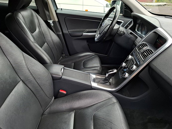 Volvo XC60 23 of 28