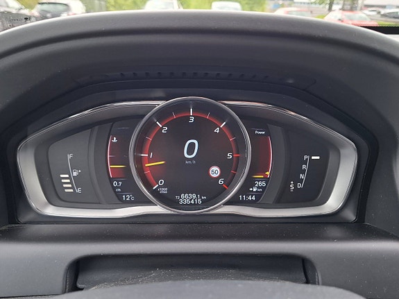 Volvo XC60 13 of 28