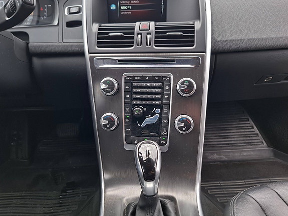 Volvo XC60 15 of 28
