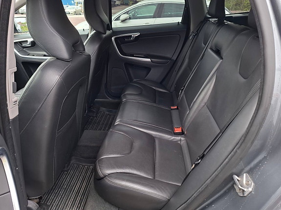 Volvo XC60 24 of 28