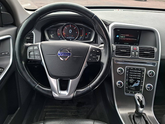 Volvo XC60 11 of 28