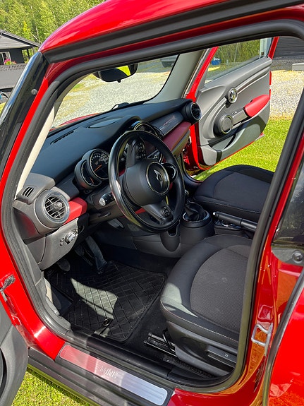MINI Cooper 5 of 5