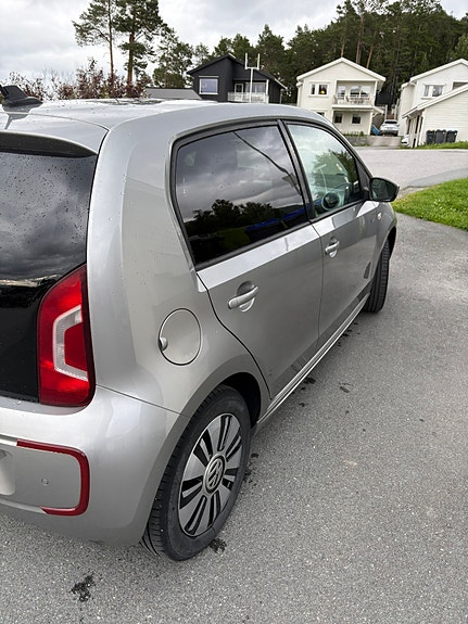 Volkswagen e-Up! 3 of 5