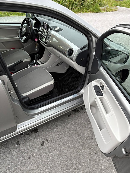 Volkswagen e-Up! 4 of 5