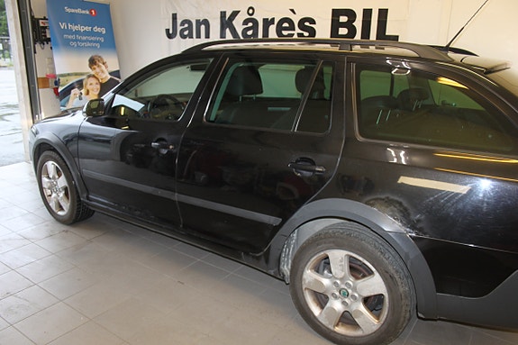 Skoda Octavia Scout 2 of 23
