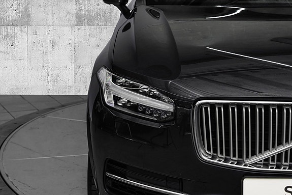 Volvo XC90 4 of 5