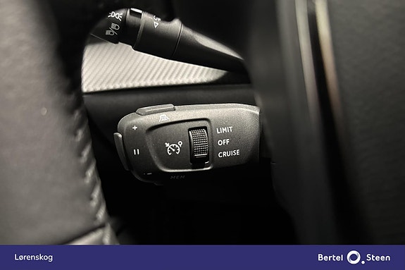 Peugeot e-2008 17 of 23