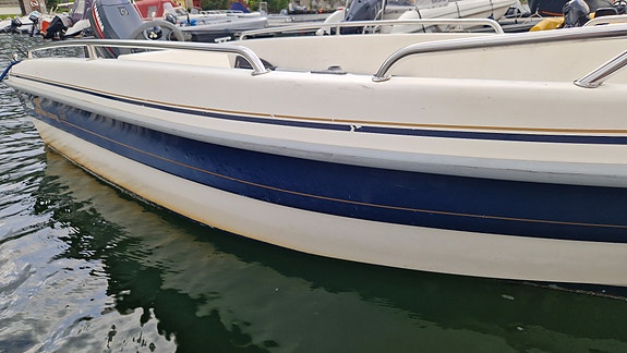 Yamarin 4210SL - Perfekt hytte- og familiebåt, inkl. båthenger 7 of 12