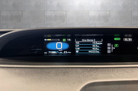 Toyota Prius Plug-in Hybrid 16 of 30