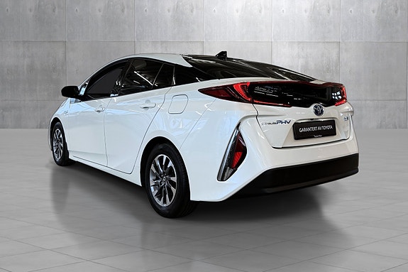 Toyota Prius Plug-in Hybrid 3 of 30