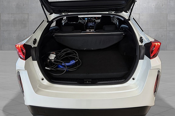 Toyota Prius Plug-in Hybrid 24 of 30