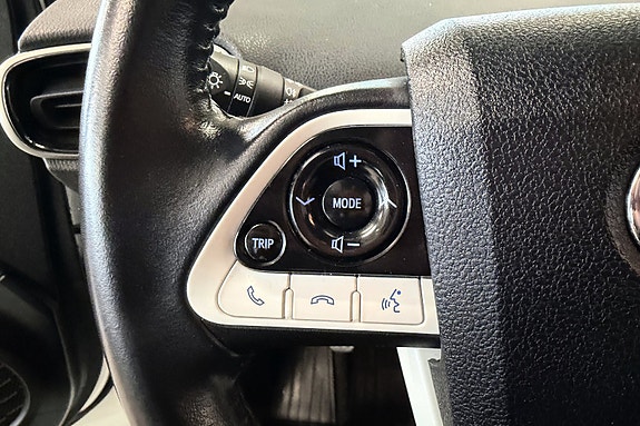 Toyota Prius Plug-in Hybrid 13 of 30
