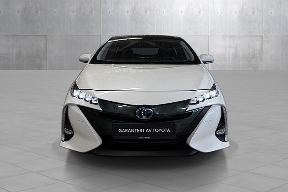 Toyota Prius Plug-in Hybrid 8 of 30