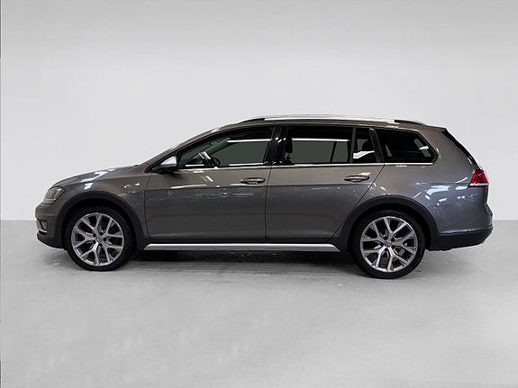 Volkswagen Golf Alltrack 10 of 30
