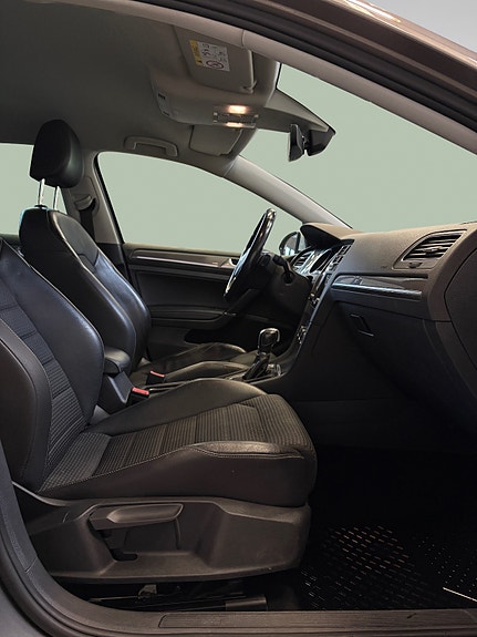 Volkswagen Golf Alltrack 18 of 30